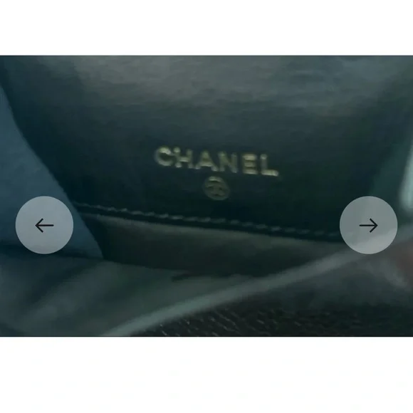 CHANEL Black Shoulder Bag with Gold Chain - Picture 6 of 15